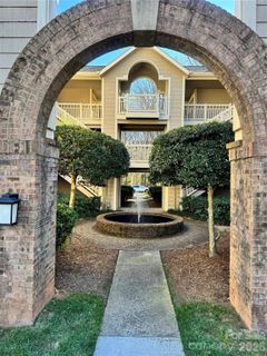 5011 Sharon Road sold home in Chalcombe Court, Charlotte, NC