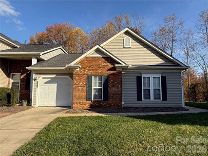8913 Cinnabay Drive pending home in Towne Meadows, Charlotte, NC
