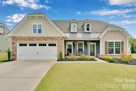 379 Kentmere Lane pending home in Summerhouse At Paddlers Cove, Lake Wylie, SC