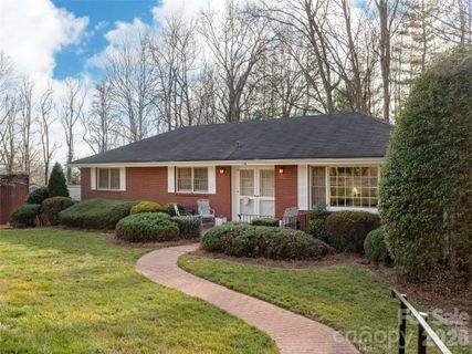 28 Westridge Drive pending home in Oak Forest, Asheville, NC