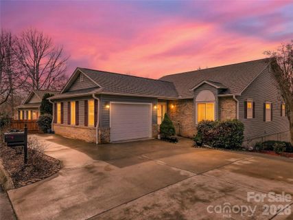 17 Driver Court active home in Cummings Cove, Hendersonville, NC