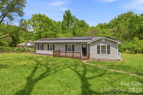 219 Breezewood Drive pending home in Homewood Acres, Charlotte, NC