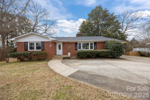 275 Tanner Street active home in Hillcrest, Rutherfordton, NC