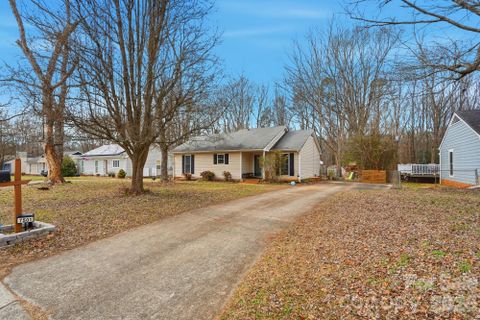 7501 Lancashire Drive sold home in Heathergate, Mint Hill, NC