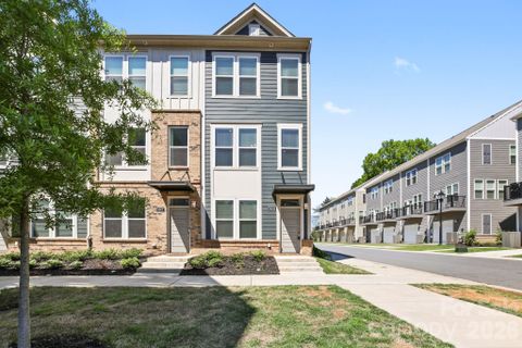 5005 Sovereignty Court active home in Briar Creek, Charlotte, NC