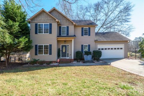 1107 16th Avenue Place sold home in Forest Hills, Hickory, NC