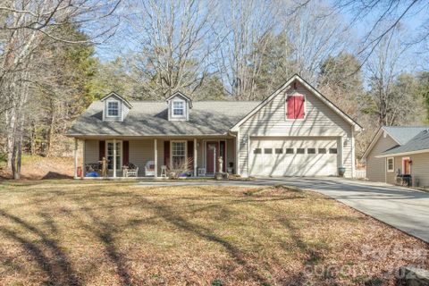 2625 Middleton Circle sold home in Middleton Place, Hendersonville, NC