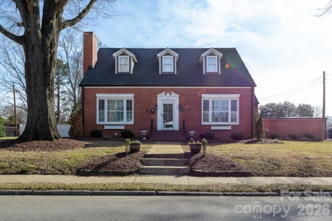 813 W Mountain Street
