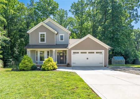 A home in Redbud Forest, Terrell