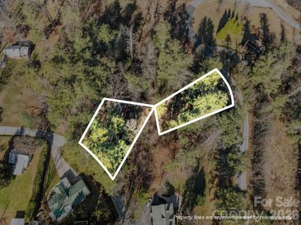 000 Oscelake Way active home in Leonis Mountain Lake Homes, Hendersonville, NC