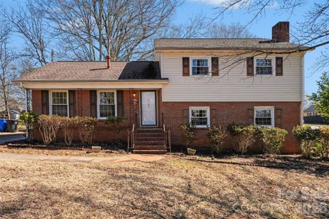 1140 Fieldstone Road active home in White Oaks, Mooresville, NC