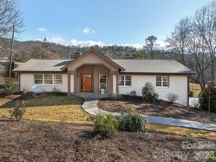 41 Robinhood Road active home in Sherwood Heights, Asheville, NC