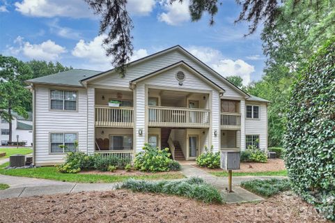 1031 Churchill Downs Court active home in Churchill Downs, Charlotte, NC