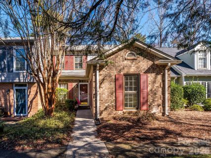 7417 Red Oak Lane pending home in Carmel Hollow, Charlotte, NC