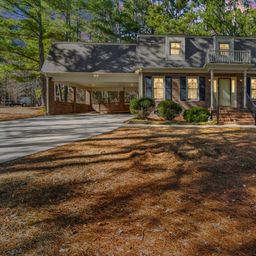 219 Williamsburg Lane