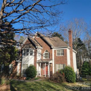 1009 Hunley Hill Court active home in Hunley Creek, Matthews, NC