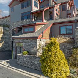 4 Chimney Crest Drive