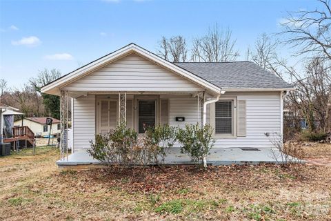 214 Wood Street active home in Adrian Park, Mount Holly, NC