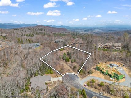 142 Mountain Elder Lane active home in Cummings Cove, Hendersonville, NC