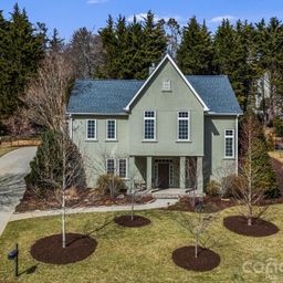 405 Mistletoe Trail
