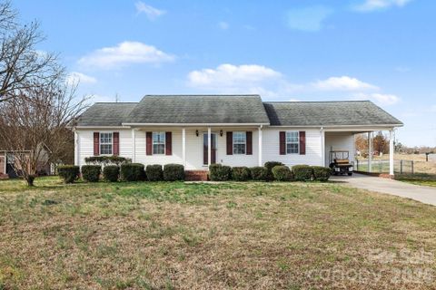 1976 Mcilwain Road pending home in Sedgefield, Lancaster, SC
