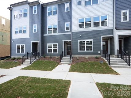 7022 Impulse Court pending home in Context At Oakhurst, Charlotte, NC