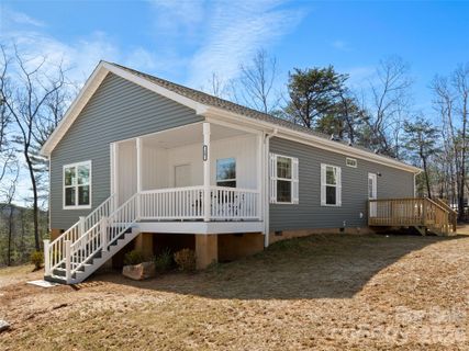 18 Eagle Drive sold home in Gilliam Woods, Hendersonville, NC
