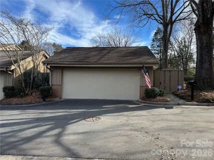 4913 Torrey Pines Court pending home in Carmel South, Charlotte, NC