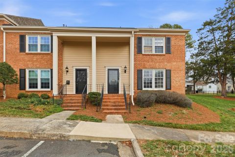 6825 Constitution Lane sold home in Olde Georgetowne, Charlotte, NC