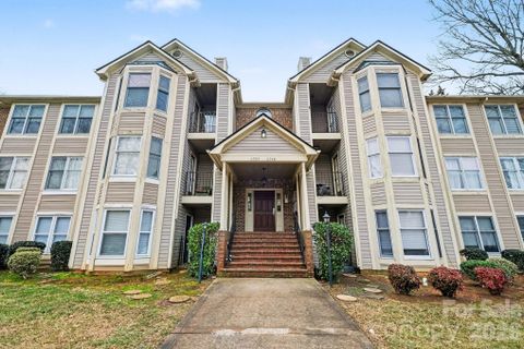 6234 Rosecroft Drive active home in Rosecroft, Charlotte, NC