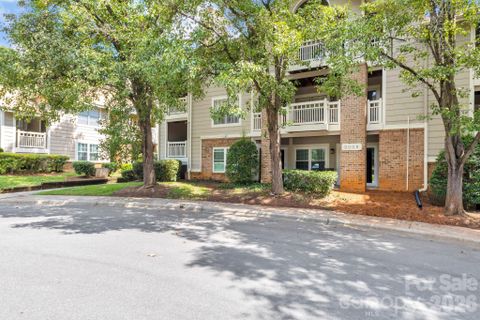 5009 Sharon Road active home in Chalcombe Court, Charlotte, NC