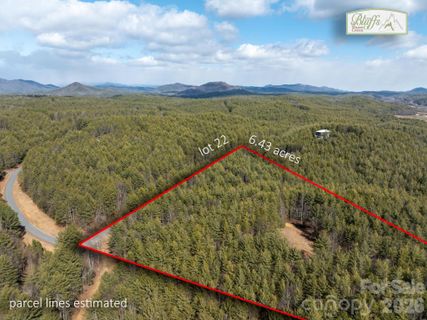 5515 Narrow Guage Drive pending home in The Bluffs Of Wilson Creek, Collettsville, NC