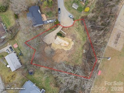 15 Village Park Drive sold home in Village Park, Weaverville, NC