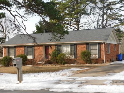 1135 Fieldstone Road pending home in White Oaks, Mooresville, NC