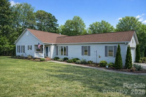 411 27th Avenue Circle sold home in Forest Hills, Hickory, NC