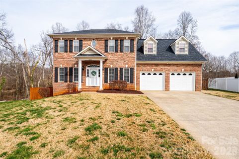 2640 Ironwood Drive pending home in Old River Falls, Hickory, NC