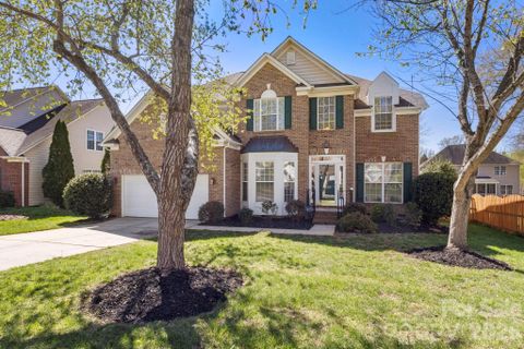 9222 Hickory Tree Lane sold home in Blakeney Heath, Charlotte, NC