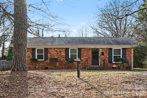 537 Kentbrook Drive active home in Hidden Valley, Charlotte, NC