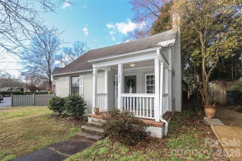 1613 Lombardy Circle