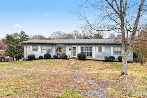 1026 N 10th Street sold home in Forest Hills, Albemarle, NC