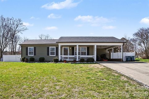 3545 Yorkland Drive pending home in Tanglewood Park, Hickory, NC