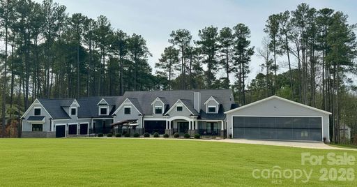 117 Doolittle Lane active home in Lake Norman Air Park, Mooresville, NC