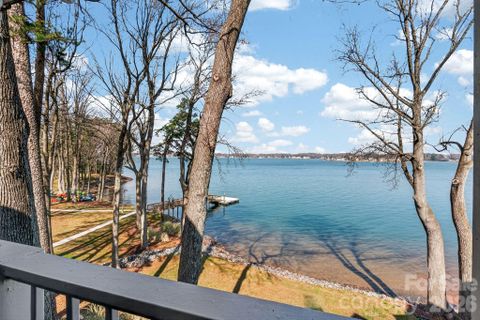 345 Northwest Drive active home in Davidson Landing, Davidson, NC