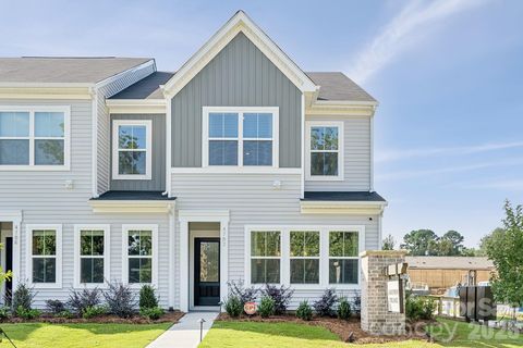 4624 Lakeview Road active home in Lakeview Village, Charlotte, NC