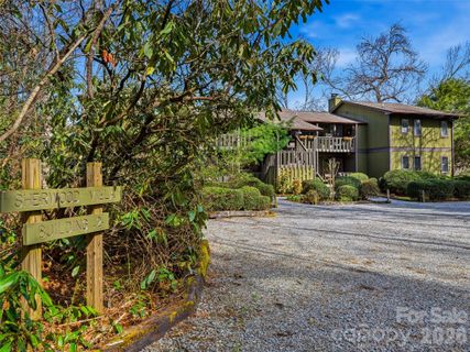 15 Gold Finch Court active home in Sherwood Forest, Brevard, NC