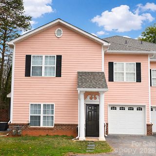 1360 21st Avenue active home in 21 Vendue, Hickory, NC