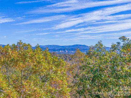17 Denali Drive active home in Crest Mountain, Asheville, NC