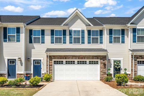 10436 Dalton Woods Court sold home in Dalton Woods, Huntersville, NC