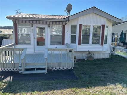182 Marina Drive pending home in Badin Shores Resort, New London, NC