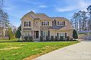 135 Lakeshore Hills Drive sold home in Mooresville, SC